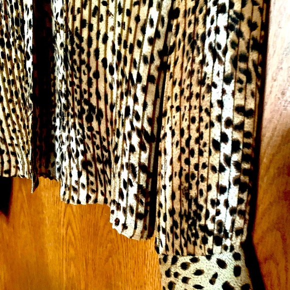 Pleated Top Animal print - Picture 2 of 3
